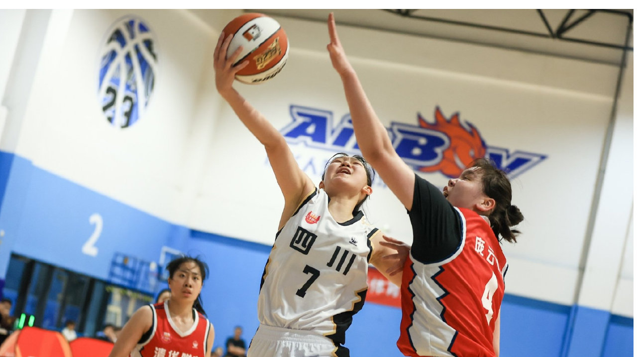 场均轰26+10！中国女篮又一15岁1米90新星蹿升：未来搭档韩旭？