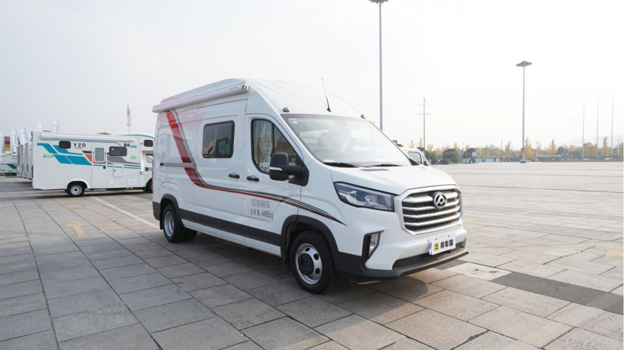 20多万圆你房车梦，一看就知道是行家设计的，俩人用特别舒服