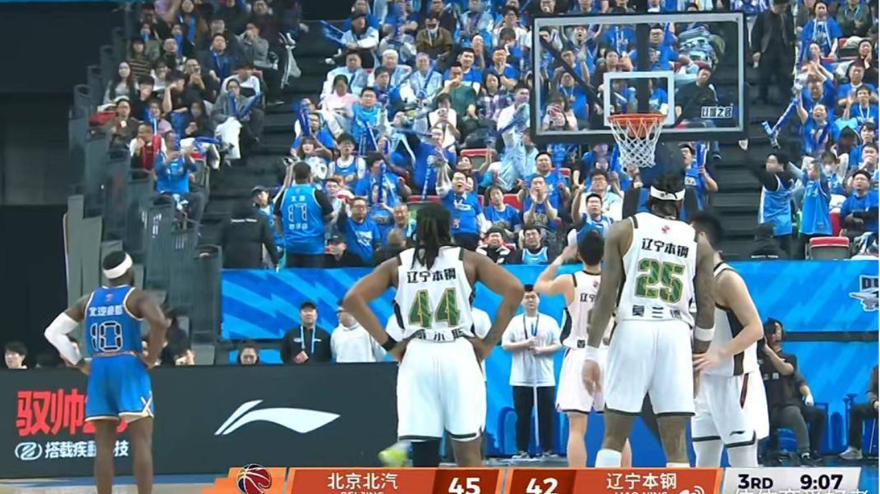 罚球辽篮19次北京31次！吴乃群说吹罚摸不着头脑，看付豪赵睿咋说