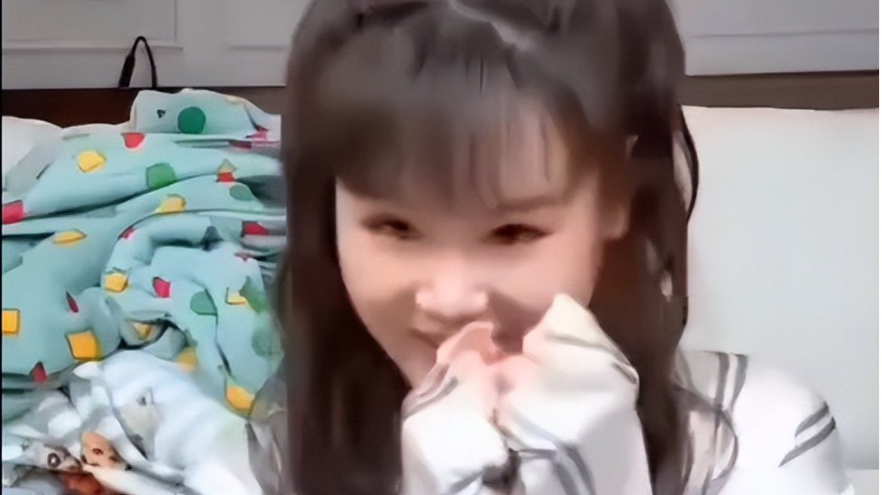 泪目！张家齐直播，全红婵现身当榜一大姐，小金豆：小红成大姑娘了