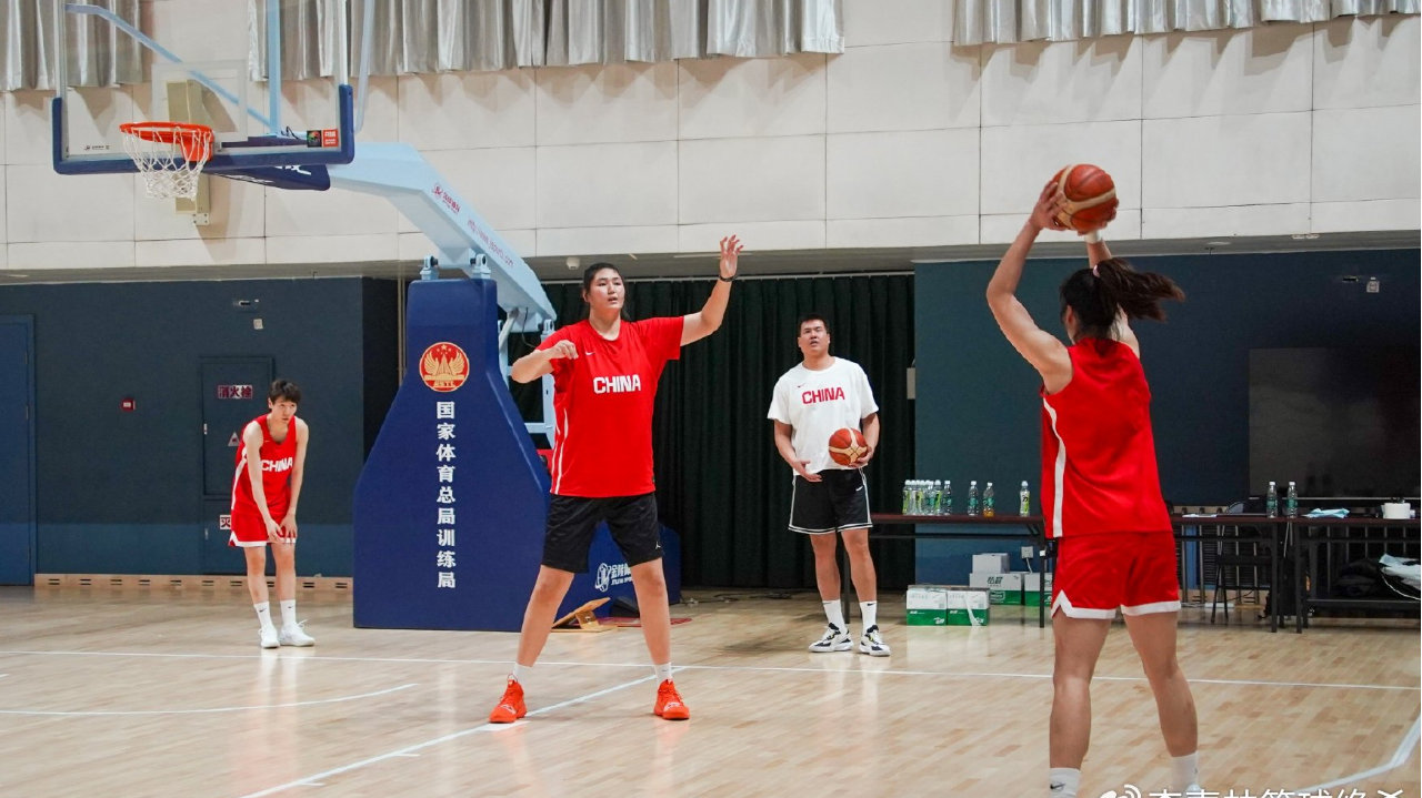 2米26女姚明WCBA首秀确定！宫鲁鸣特训1个月，女篮新王牌检验成色