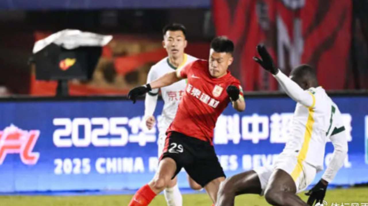 北京国安4-0大胜长春亚泰，法比奥梅开二度锁定前四