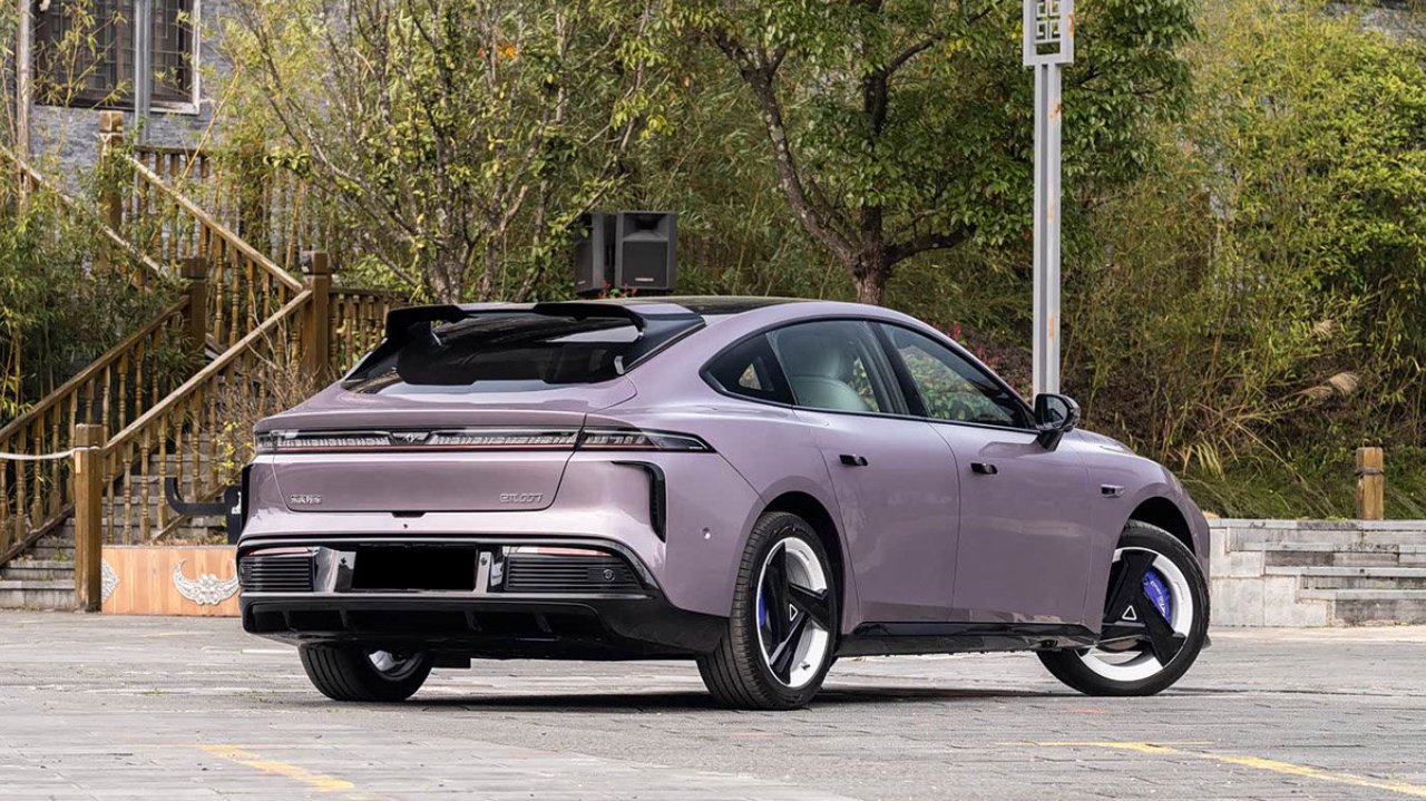 东风奕派007新车型上市，外观很拉风，带运动套件，续航610km