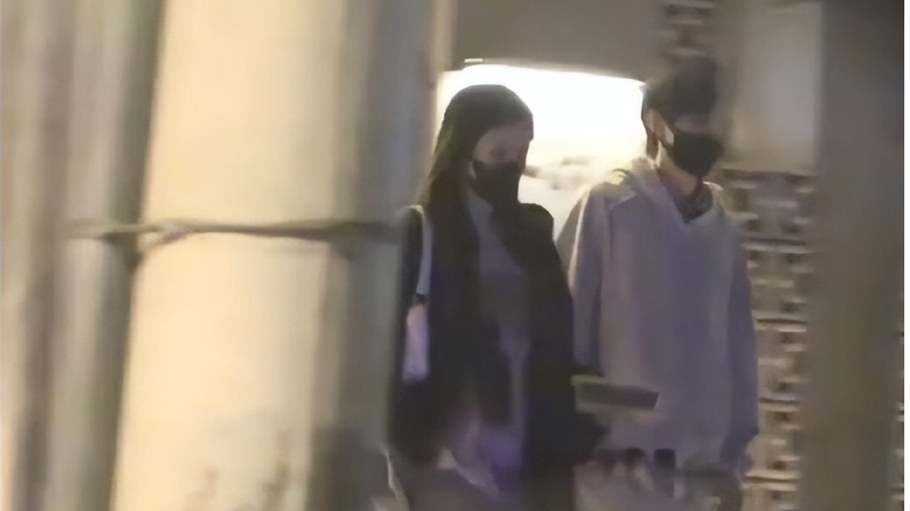 曝周翊然回白鹿小区，白鹿和周翊然双方回应：好友聚餐，艺人单身