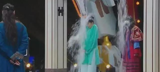 《王牌》吹捧完章子怡，又极力讨好汪峰，其他嘉宾都成背景板