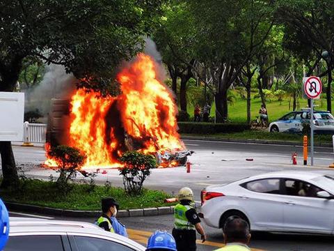 突发！深圳一电动车起火致驾驶员身亡，疑似电动依维柯