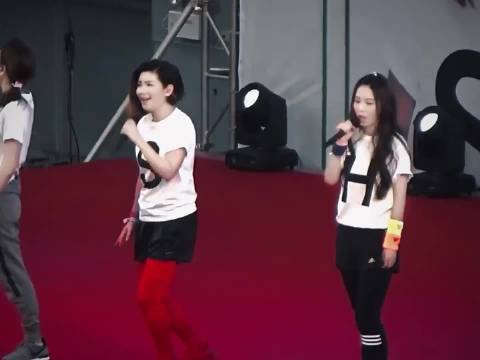 谁懂这首歌对毕业季的杀伤力！