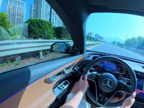 我问着饼香来到了街中央