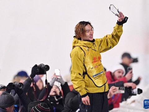 单板滑雪——大跳台世界杯：苏翊鸣夺冠