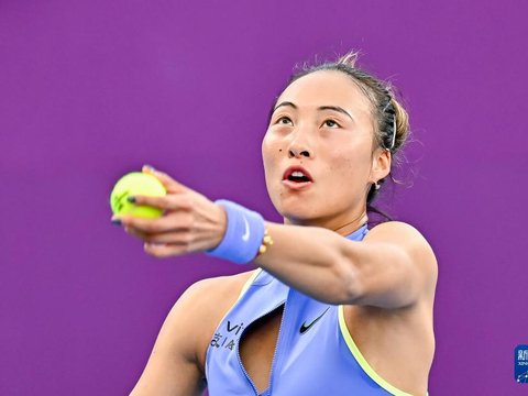 网球——WTA卡塔尔公开赛：郑钦文晋级下一轮