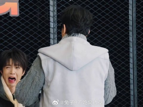 刘耀文遭遇职业生涯最大危机！被臭到忘记表情管理，笑疯了！