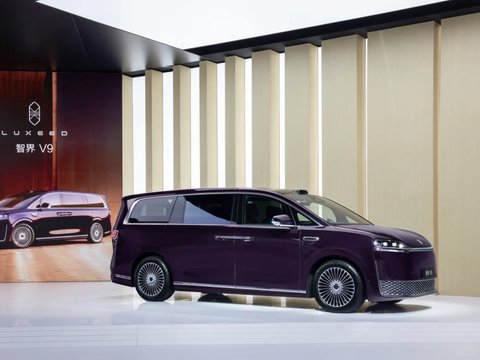 鸿蒙智行首款MPV!智界V9首发亮相_新闻