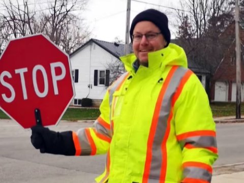 Barrhaven校园交通协管员被撞重伤身亡，肇事车主已经警方逮捕！