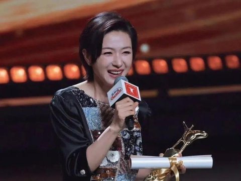 上海电影节女演员万茜拿下“影后”，雷佳音前几天曾预言