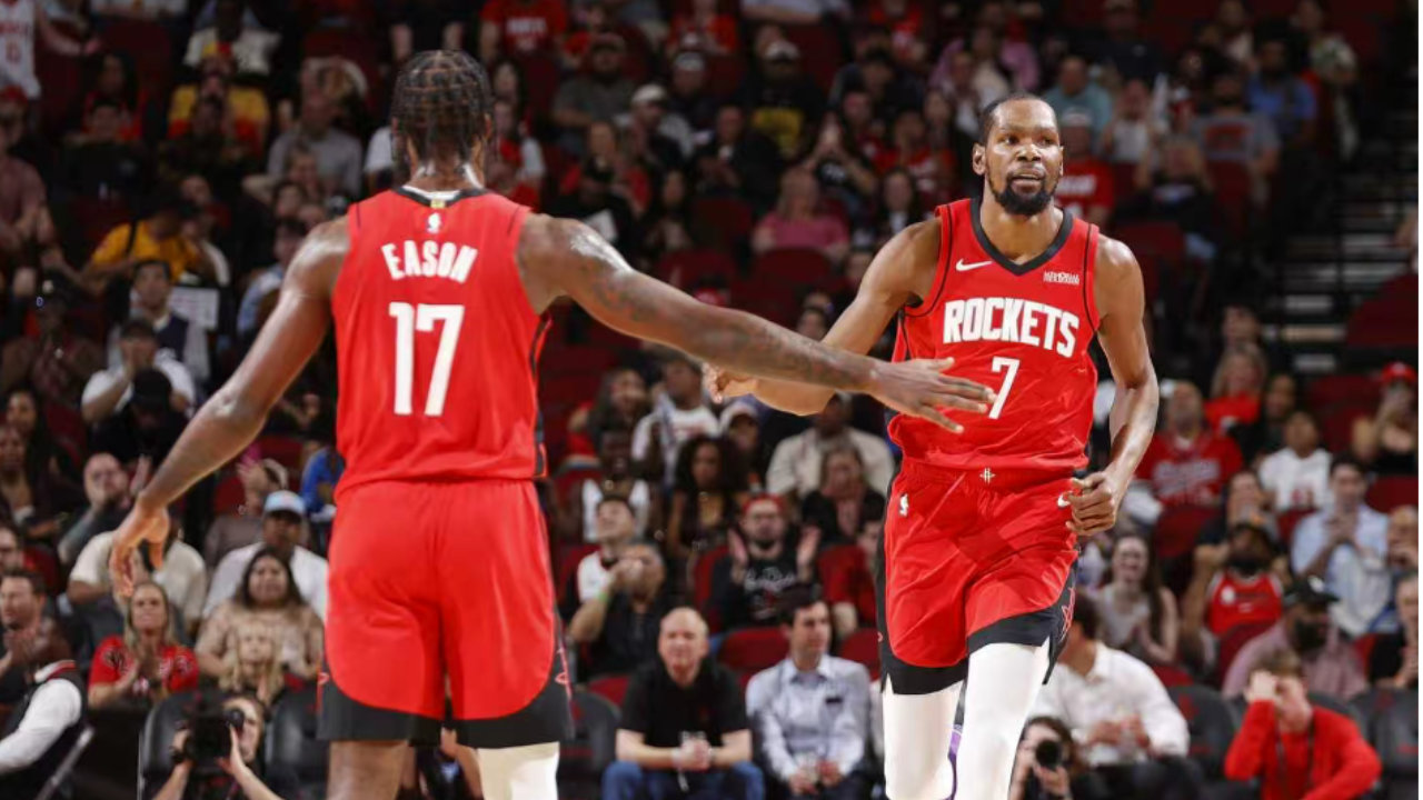 1000场20+里程碑！杜兰特与任嘉伦合影送球衣 跟马瑟林呛声也吸睛