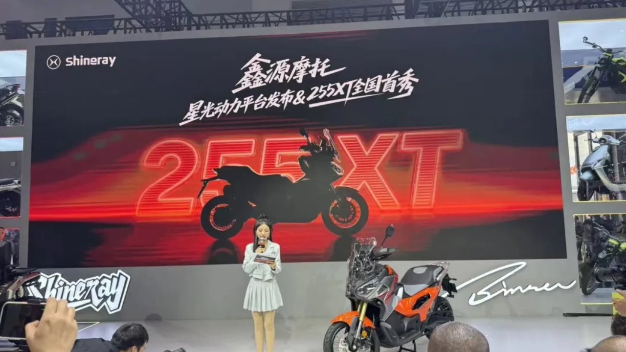 【机车网专题报道】鑫源双缸踏板255XT亮相
