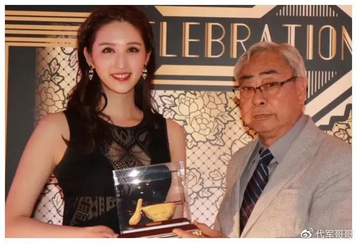 娱乐圈“爷孙恋”现状:有人获得3亿分手费,有人生3个孩子婚姻幸福休闲区蓝鸢梦想 - Www.slyday.coM 娱乐圈“爷孙恋”现状:有人获得3亿分手费,有人生3个孩子婚姻幸福休闲区蓝鸢梦想 - Www.slyday.coM