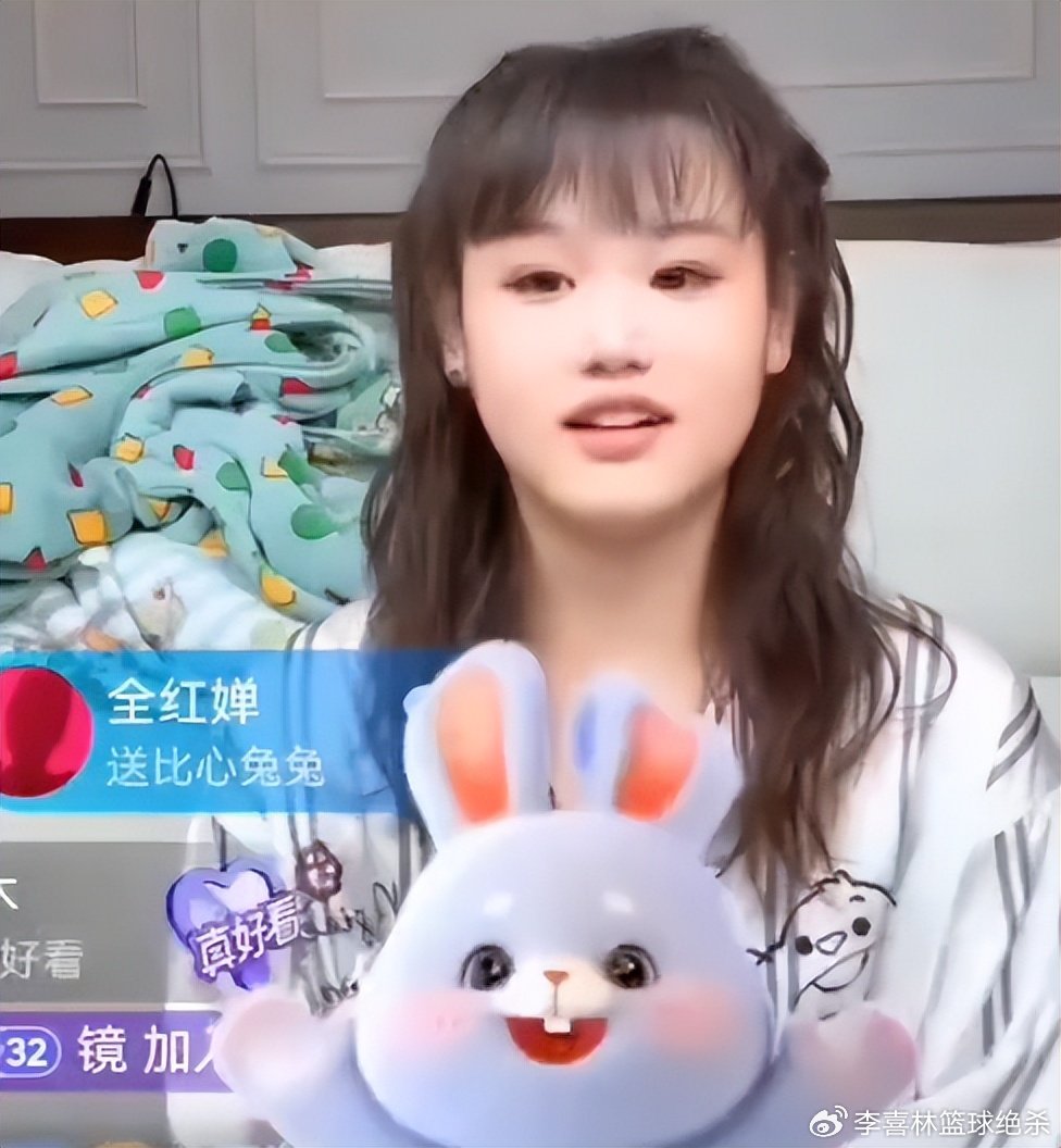 从“跳水三小只”到榜一大姐，全红婵力挺张家齐直播背后，中国顶尖运动员的生涯转型面临怎样的挑战与机遇？