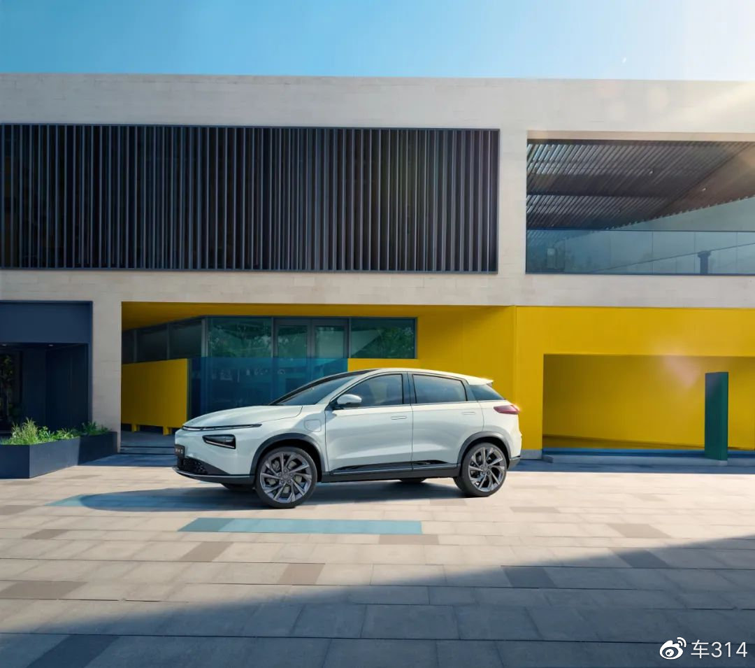 小鹏G3i对比沃尔沃XC40新能源,谁才是家用SUV的最优解?