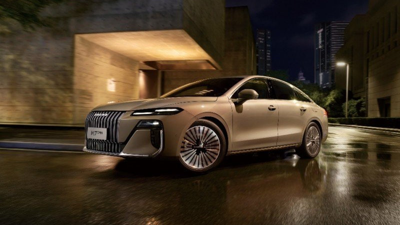 荣威M7 DMH：凭什么是新能源时代家轿王？