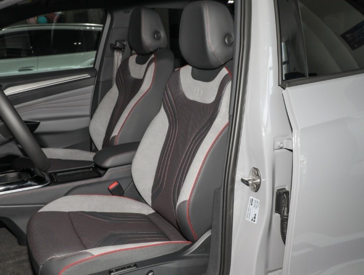 老车企新对决:ID.4 CROZZ 对比 bZ4X