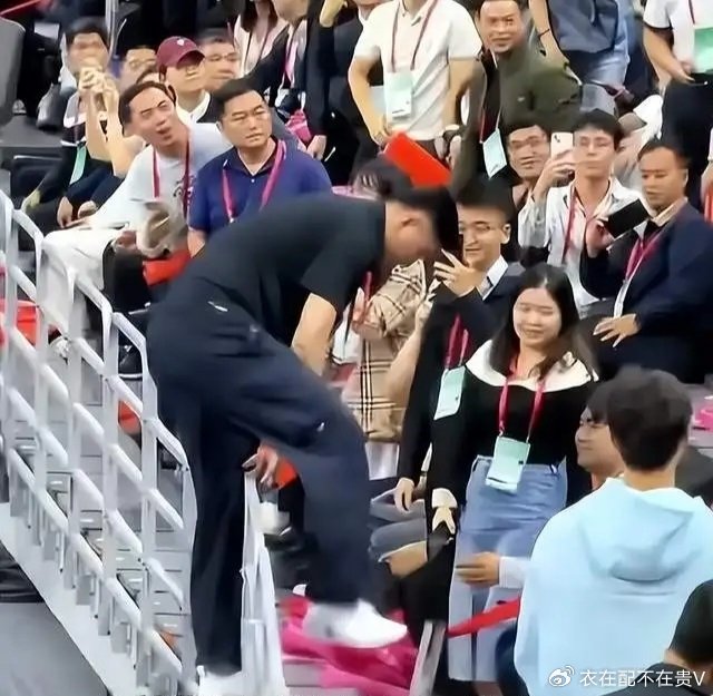 没有白跨栏，杜峰当选广东省篮协书记，易建联也罕见公开亮相