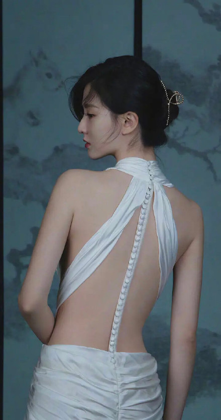 女明星的露背礼服谁最让人惊艳?