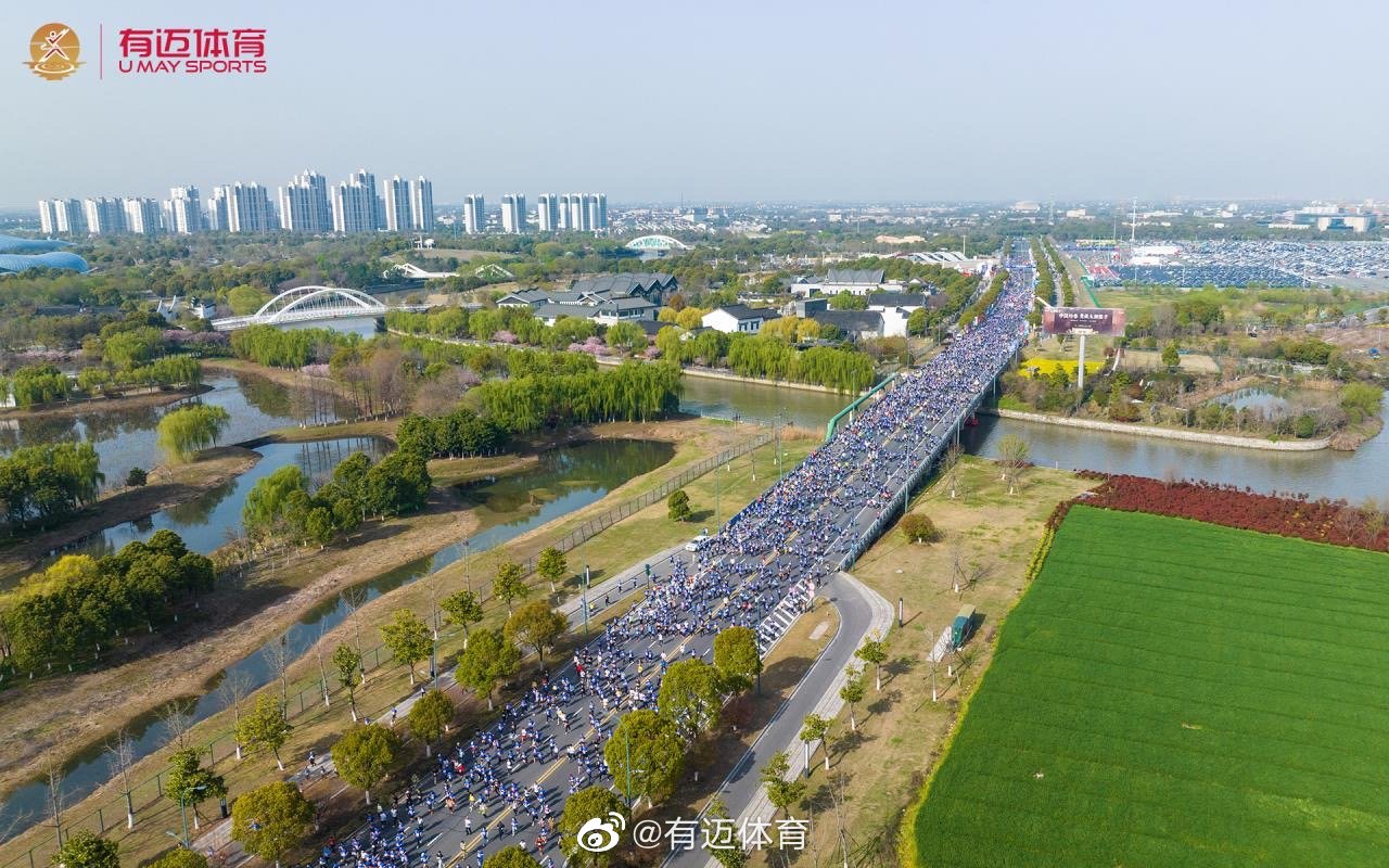 3月26日8：30西太湖花博园 15000名跑者迎着春日的朝阳旭辉……