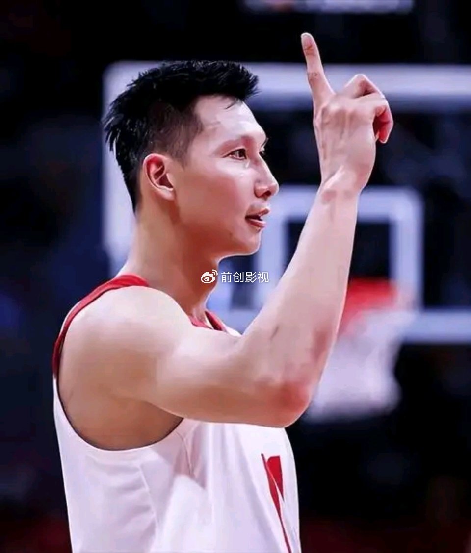 易建联时隔两个月现身！王仕鹏陪同谈笑风生 风波已定彻底没事了