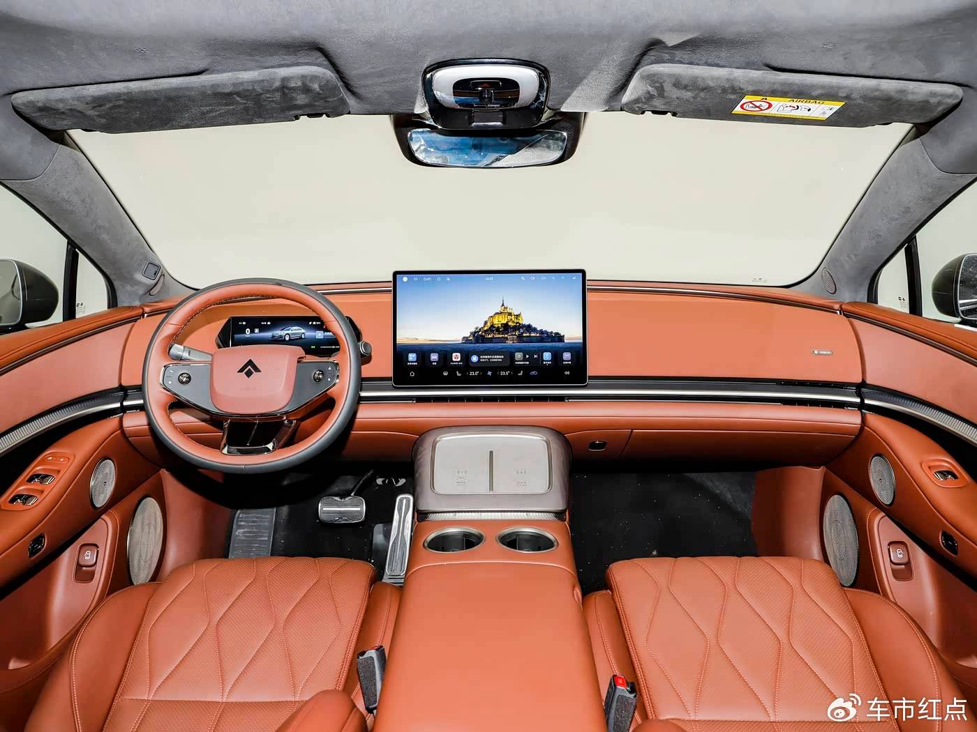 新旧豪华的正面交锋：昊铂A800对比全新奥迪A6L