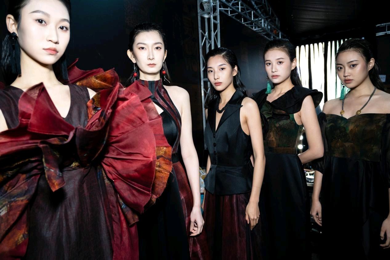 从南油出发,中国(深圳)时装设计师产业联盟正式成立休闲区蓝鸢梦想 - Www.slyday.coM 从南油出发,中国(深圳)时装设计师产业联盟正式成立休闲区蓝鸢梦想 - Www.slyday.coM