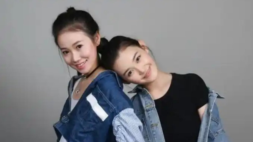 蒋依依评论区沦陷，博主爆料她姐姐表演中专毕业，却在协和上班