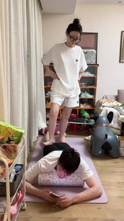 这首歌配上视频有种淡淡的幸福感