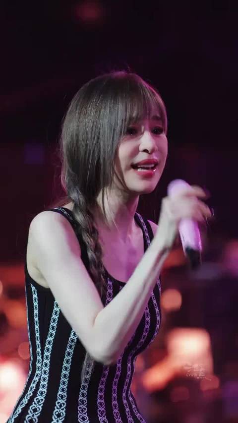 王心凌武汉演唱会再唱《梦的光点》 爷青回！