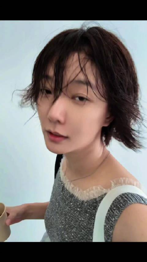 守住内心澄澈，远离世间纷扰，做独一无二无可替代的光