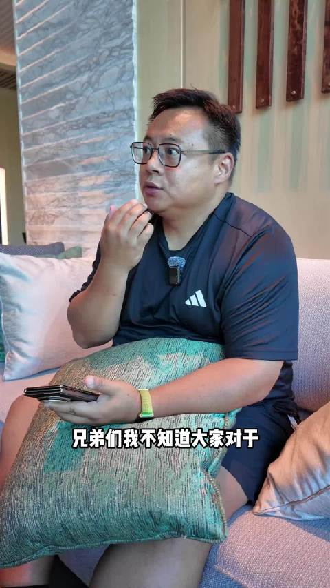 国产百万级MPV选配进行时，尊界V800该怎么选？跟着南哥抄作业！