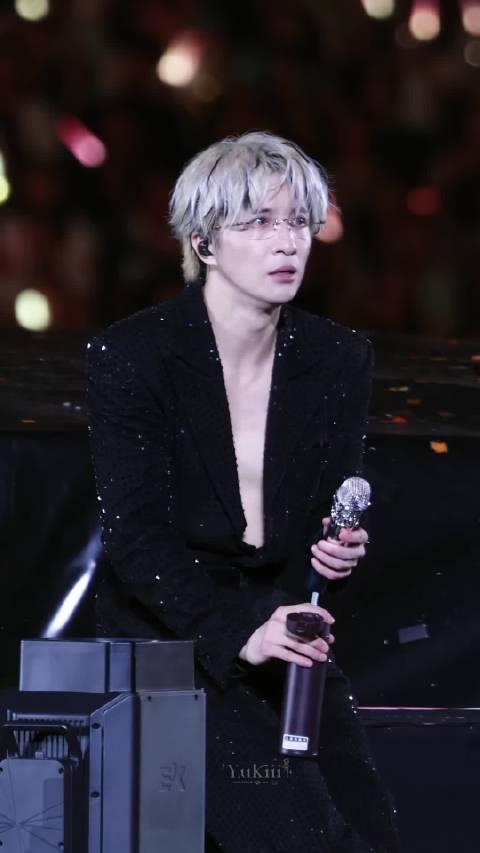 温暖又搞笑的一段 哥哥刚说完看一场演唱会就够了 转头谦友就说明天见哈哈哈