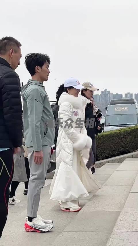 母子同框跳操热身跑马拉松～芝姐这72岁状态好好