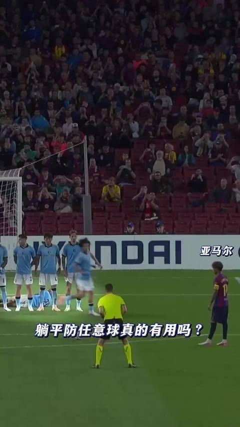 “哼，你满身都是破绽！”