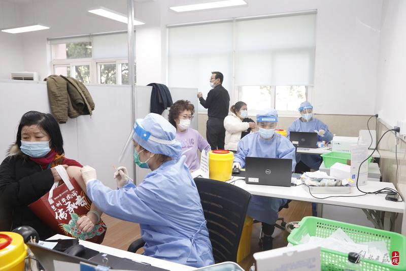 上海市民接种新冠疫苗加强针|普陀区|接种|居民_新浪