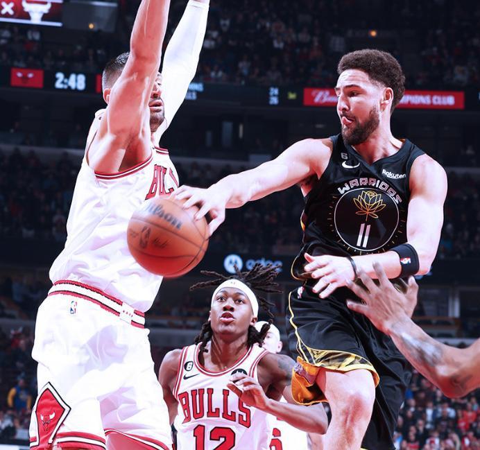 金州勇士实时比分更新 球迷关注每节得分动态与球员表现