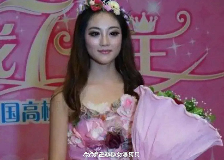 原来祝绪丹早年参加了好多选秀节目，还穿比基尼，可惜一直不温不火