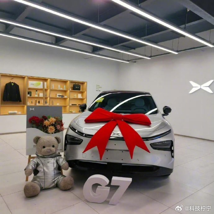 小鹏G7银辉内饰惊艳亮相，清新如白月光