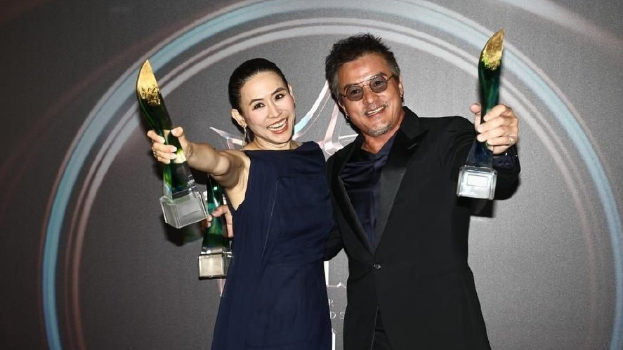 宣萱获新加坡视后，影帝刘青云为其颁奖