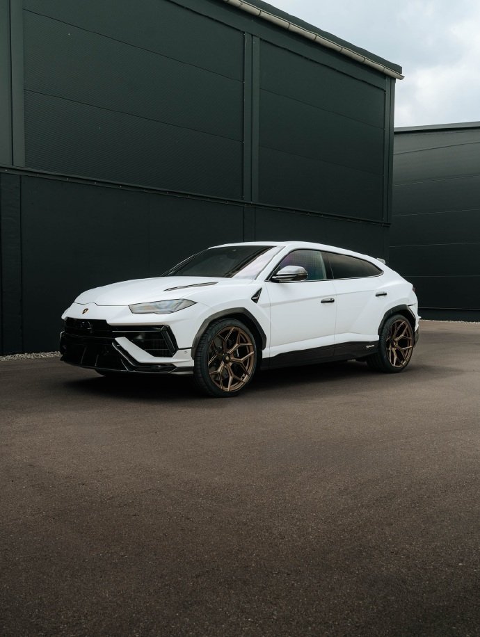 兰博基尼Urus Performante，白色的挺好看！