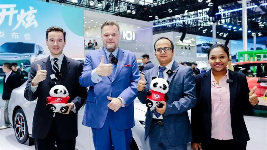 外交官组团点赞长安启源A06，向世界推荐“中国新能源家轿”