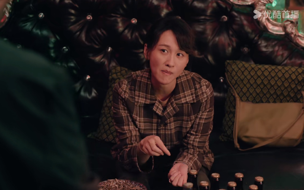 《雪迷宫》最爽的一场戏，家庭主妇秒变大佬，以暴制暴slay全场