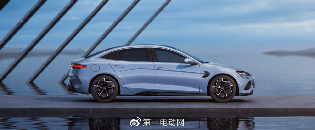 手拿30万预算,零跑C01、比亚迪海豹和小鹏P7买哪款最香?