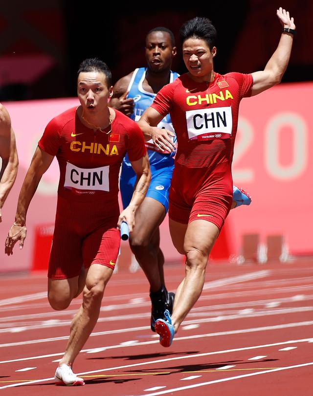4x100米接力,5000米赛跑 男子4x100米接力:中国队晋级决赛