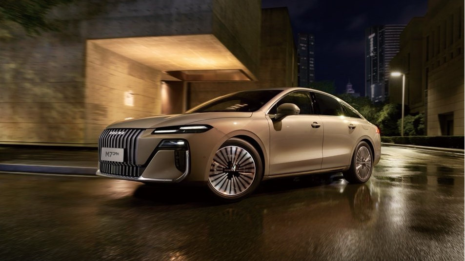 什么才是“活人感”？荣威M7 DMH携最强AI车机登陆广州车展